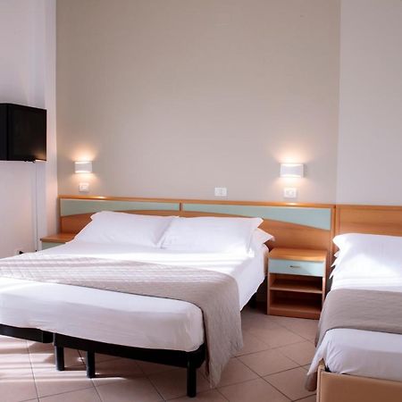 Hotel Holland Rimini Extérieur photo