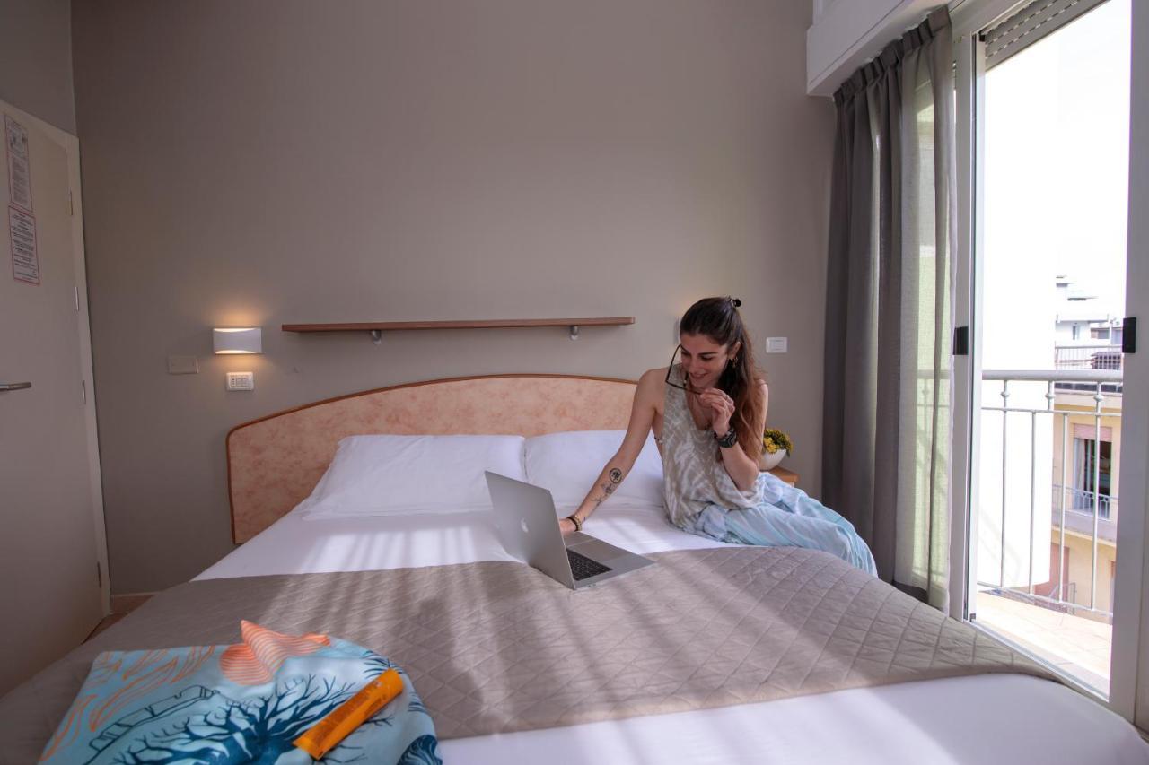Hotel Holland Rimini Extérieur photo