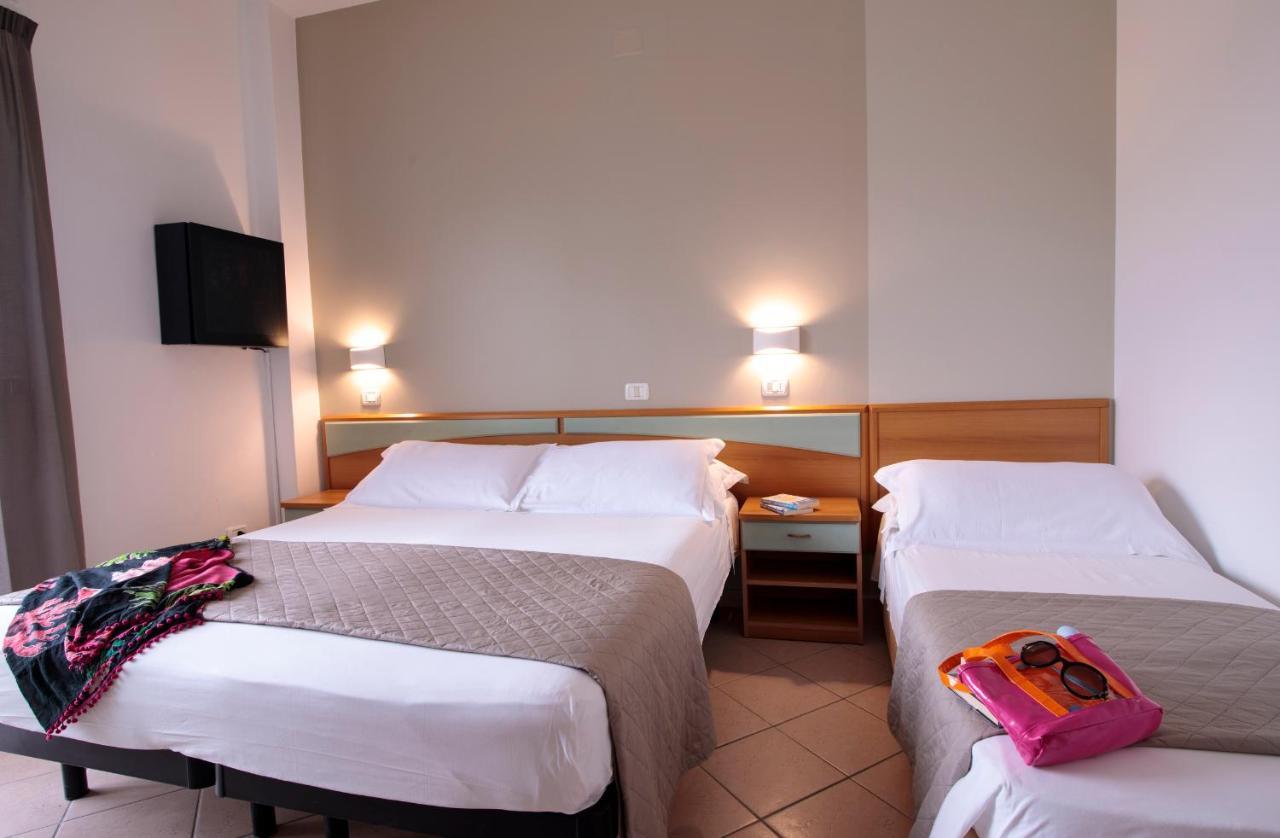 Hotel Holland Rimini Extérieur photo
