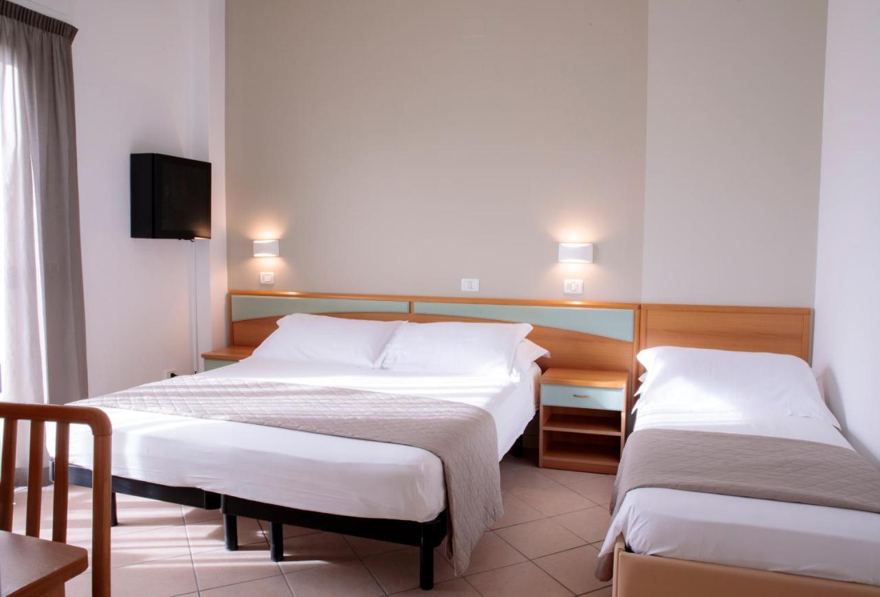 Hotel Holland Rimini Extérieur photo