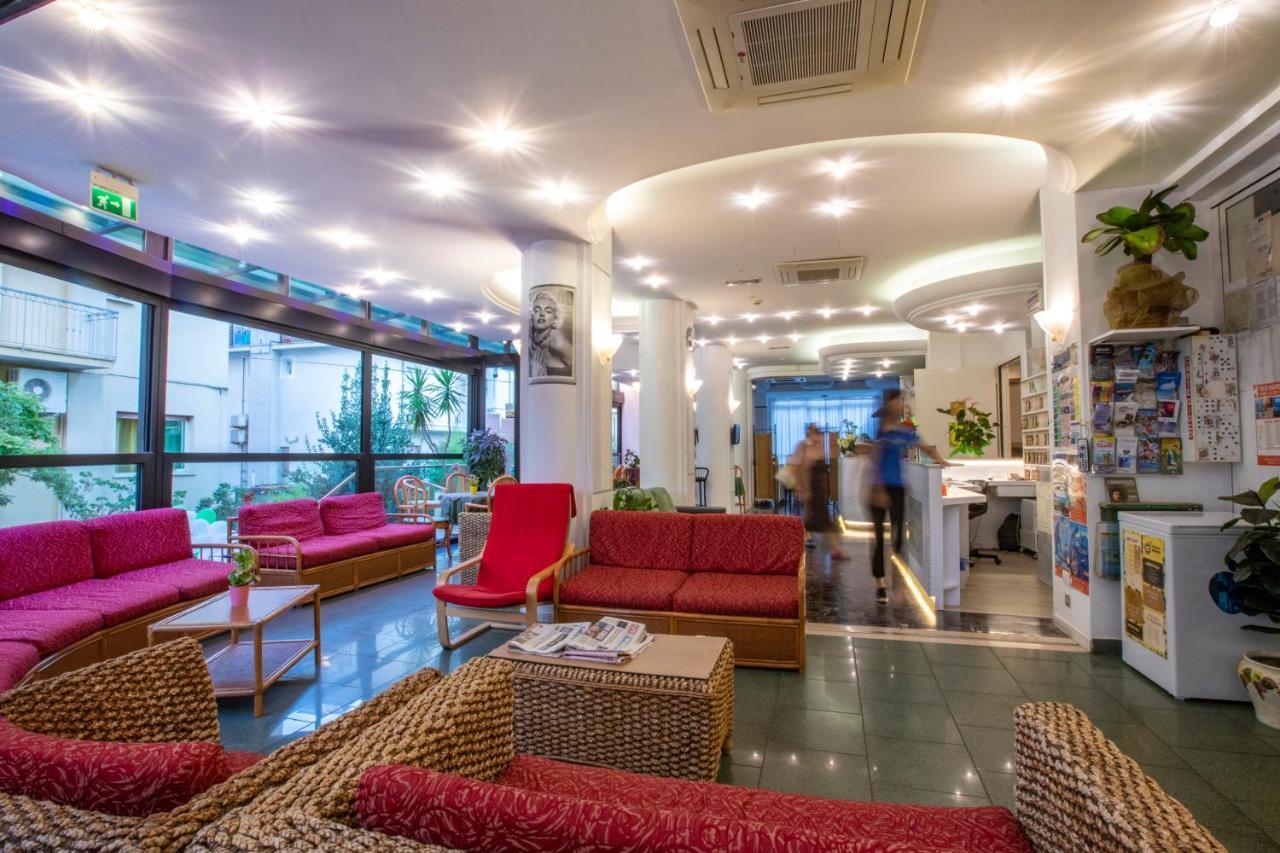 Hotel Holland Rimini Extérieur photo